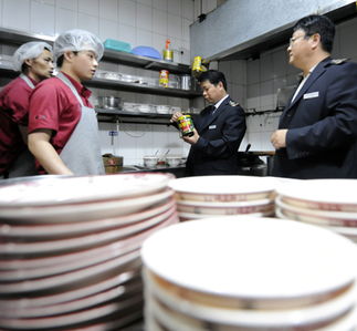 長春市強化餐飲企業(yè)食品安全監(jiān)管抽查力度