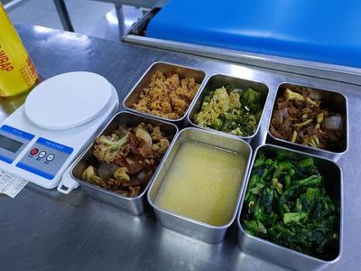 記者一線看創建丨1小時“下線”米飯2000斤 鄭州一企業硬核配餐”吃出媽媽的味道”